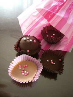 �e�E�T�M����